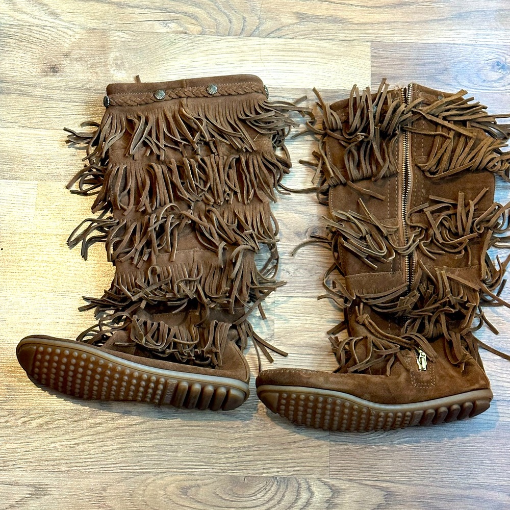 Size 7 minnetonka boots